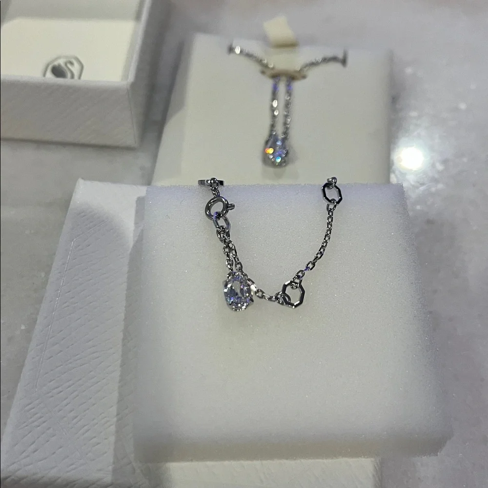 SWAROVSKI PEAR DROP Silver Necklace BRAND NEW ADJUSTABLE 16-18inch - Picture 3 of 4